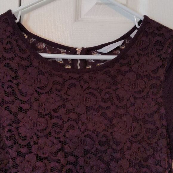 Like new deep red burgundy short sleeve tunic size m with lace overlay front - Picture 3 of 10